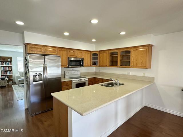 1149 Nottingwood Circle, Westlake Village CA: https://media.crmls.org/mediaz/de65ae24-1979-4c77-9724-42295fab023d.jpg