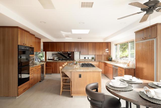 16204 Orchard Bend Rd, Poway CA: https://media.crmls.org/mediaz/de660794-b194-4d06-831d-158a7c95c593.jpg