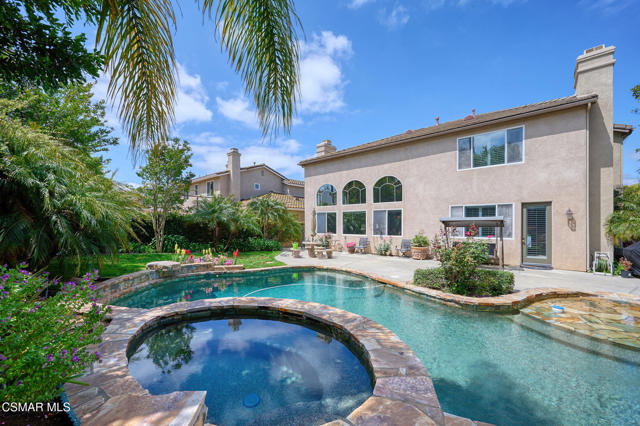 4566 Bluewood Court, Moorpark CA: https://media.crmls.org/mediaz/de66248e-cced-4008-8743-109108a5a5f2.jpg