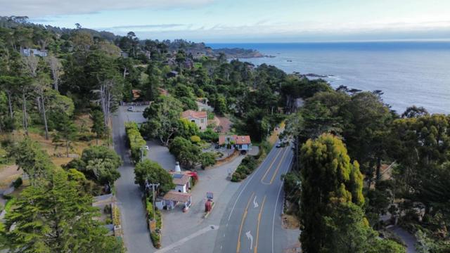 29251 Highway 1, Carmel CA: https://media.crmls.org/mediaz/de662a51-3957-4a22-b887-0592ed23e767.jpg