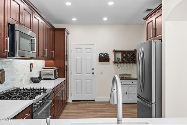 Detail Gallery Image 21 of 55 For 596 Fenwick Way #C,  Simi Valley,  CA 93065 - 3 Beds | 2/1 Baths