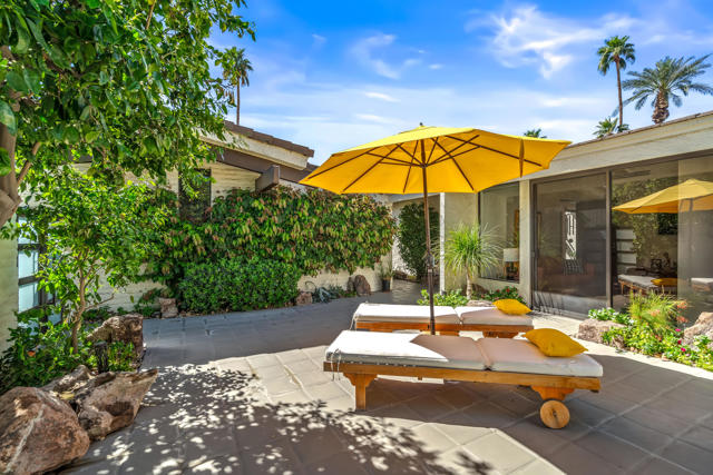 44841 Desert Horizons Drive, Indian Wells CA: https://media.crmls.org/mediaz/de66aab3-d181-4b8e-9cec-7f3f6f91246a.jpg