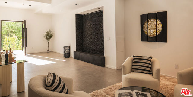3920 Knobhill Drive, Sherman Oaks CA: https://media.crmls.org/mediaz/de675eef-9af7-4eb1-83a0-1db49475227d.jpg