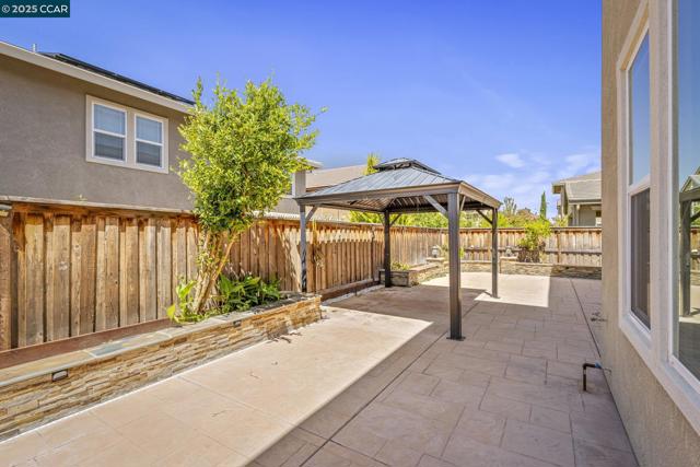 589 W Huntington Ave, Mountain House CA: https://media.crmls.org/mediaz/de6802c3-0848-4bb1-9bd7-c4628ec00007.jpg