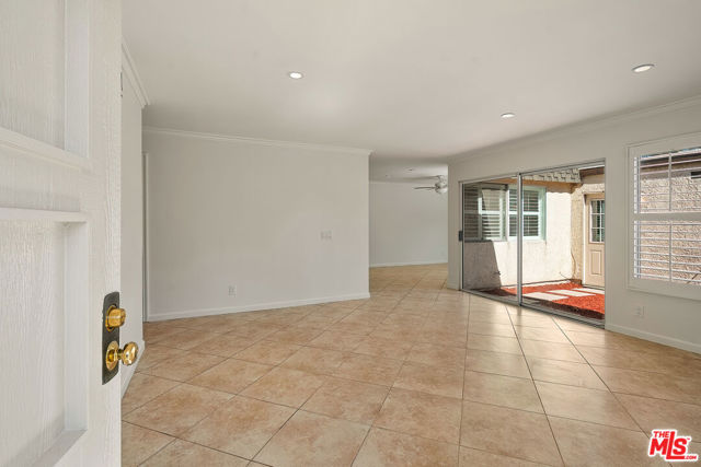 6521 Wystone Avenue, 1 photo 4