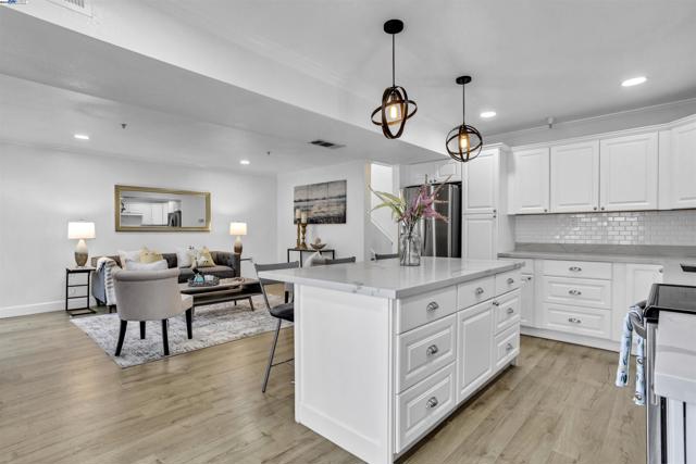 20340 Forest Ave, Castro Valley CA: https://media.crmls.org/mediaz/de681728-b9b1-4913-96a7-200c52dffc49.jpg