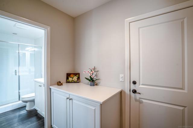 16206 Veridian Cir, San Diego CA: https://media.crmls.org/mediaz/de685f89-e805-42b5-96fb-440ccb9c00d9.jpg
