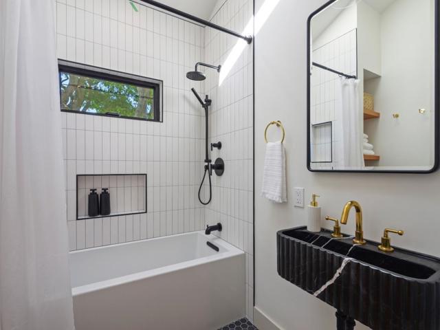 3240 N Main Street, Soquel CA: https://media.crmls.org/mediaz/de68ebdb-72c8-4fdb-95f8-17ce4de756ac.jpg