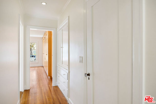 614 S Orange Drive, Los Angeles CA: https://media.crmls.org/mediaz/de69263e-0dc7-41d4-bf7b-5d7a5e18d675.jpg