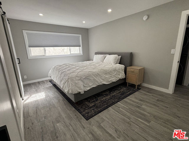 940 7th Street, Santa Monica CA: https://media.crmls.org/mediaz/de697063-a783-42d2-a8d2-491caa0ef1a9.jpg