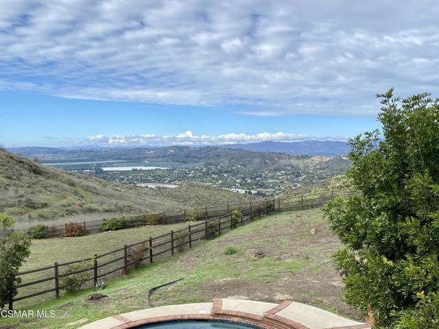 751 Wildwood Avenue, Thousand Oaks CA: https://media.crmls.org/mediaz/de698c6a-066f-44c9-b2d5-62c26e2482d0.jpg