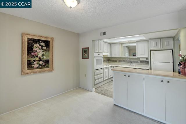 1400 Canyonwood, Walnut Creek CA: https://media.crmls.org/mediaz/de69946d-d262-4902-9eae-898fe1bbe7f6.jpg
