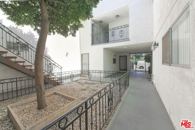 6859 Woodman Avenue photo 3