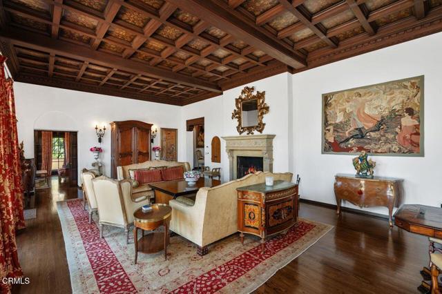 Detail Gallery Image 5 of 40 For 200 Fern Dr, Pasadena,  CA 91105 - 5 Beds | 6/2 Baths