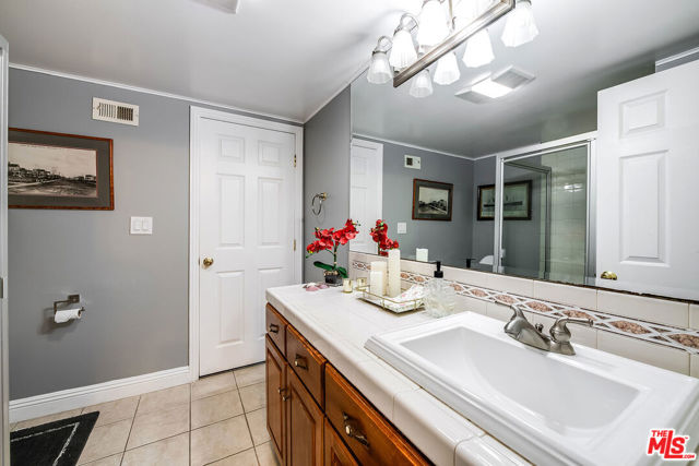 2223 Mcrae Drive, San Pedro CA: https://media.crmls.org/mediaz/de69f24a-eb46-47a6-8ade-900ab2cb9158.jpg
