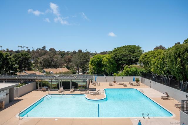 2207 Caminito Cabala, La Jolla CA: https://media.crmls.org/mediaz/de6a421d-2345-4719-b23b-7708f65d51e1.jpg