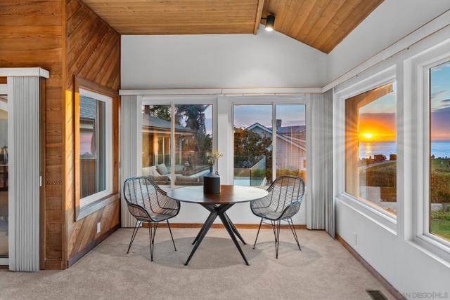 315 Colima Court, La Jolla CA: https://media.crmls.org/mediaz/de6a7c76-ab45-4490-a681-90db79eb22d3.jpg