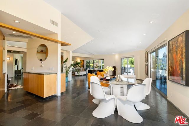 2625 Mar Lu Drive, Los Angeles CA: https://media.crmls.org/mediaz/de6ab807-a410-4c59-9a0f-410dc866d558.jpg