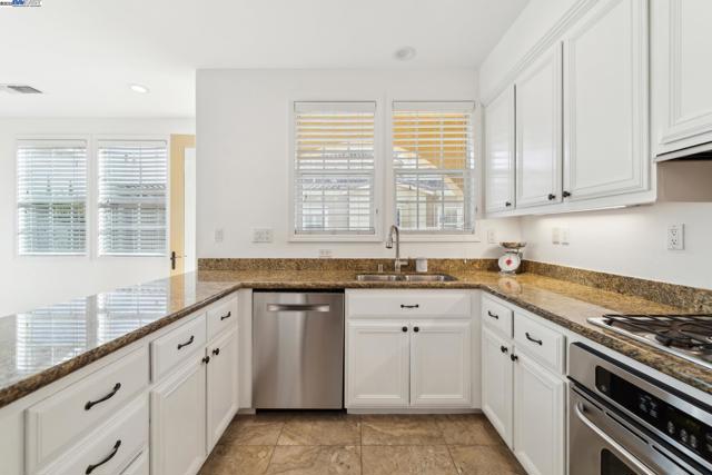 3554 Capoterra Way, Dublin CA: https://media.crmls.org/mediaz/de6b0131-eb13-4537-805f-6aecfc111a2b.jpg