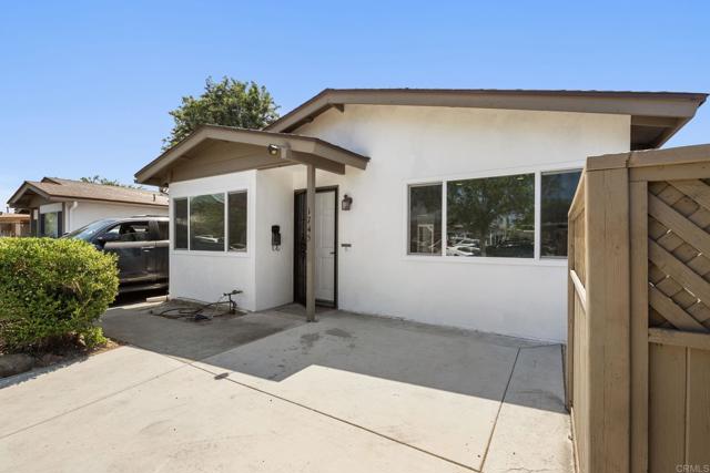 1745 Acorn St, Escondido CA: https://media.crmls.org/mediaz/de6b69fb-d1d9-48d4-b73e-7983fcf6eea2.jpg