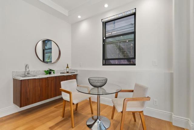 2853 Broderick Street, San Francisco CA: https://media.crmls.org/mediaz/de6b877d-9cb6-4af0-a632-a56b83d6eb74.jpg