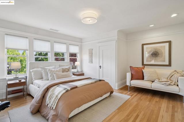 2732 Stuart St, Berkeley CA: https://media.crmls.org/mediaz/de6be598-f60b-4cc9-9dc9-d786550cc987.jpg
