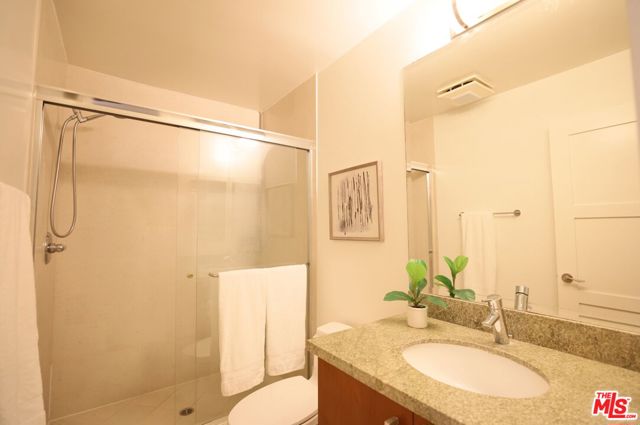 4407 Francis Avenue, Los Angeles CA: https://media.crmls.org/mediaz/de6c88d2-acfa-46cb-98b5-1a1ea0960551.jpg