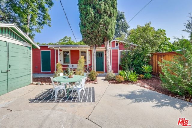 1105 E Claremont Street, Pasadena CA: https://media.crmls.org/mediaz/de6ca27a-37c3-45da-b4d1-ffdc66439cef.jpg