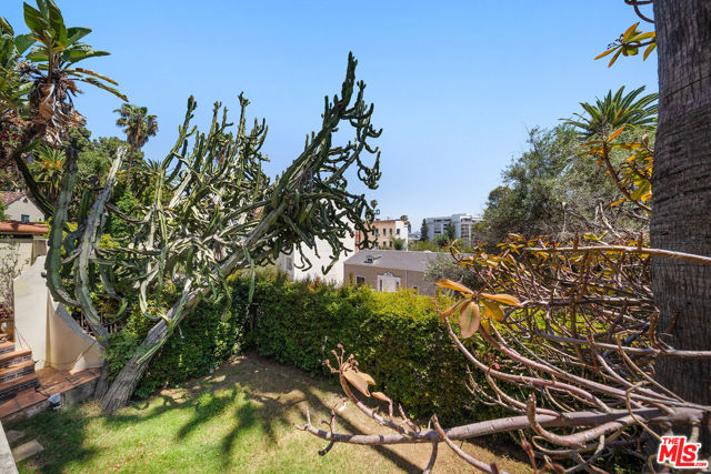6615 Emmet Terrace, Los Angeles CA: https://media.crmls.org/mediaz/de6cc719-d380-4ade-a410-df561fd0951b.jpg