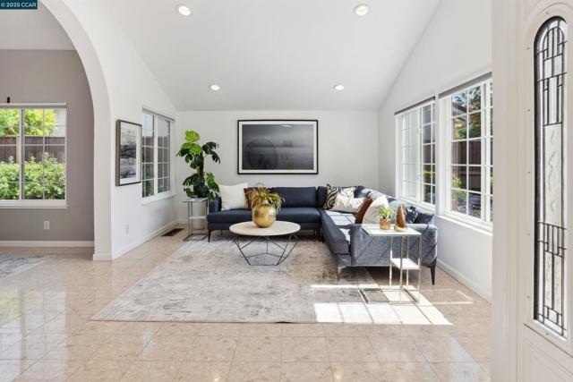 4397 N Water Oak Ct., Concord CA: https://media.crmls.org/mediaz/de6cd00d-78ee-4c3a-9551-5c7195ee3cb5.jpg