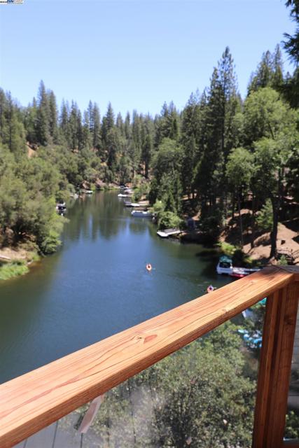 20244 Lower Skyridge Dr, Groveland CA: https://media.crmls.org/mediaz/de6d03d4-3cbf-40b3-a166-1e1c0caca53f.jpg
