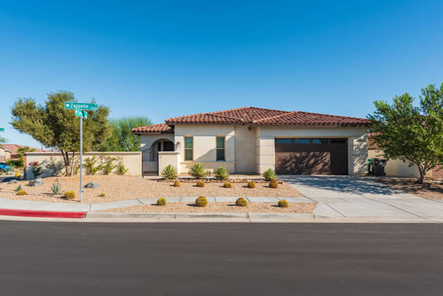 74292 Zeppelin Drive, Palm Desert CA: https://media.crmls.org/mediaz/de6d4923-efca-496f-9abd-e702a071d42d.jpg