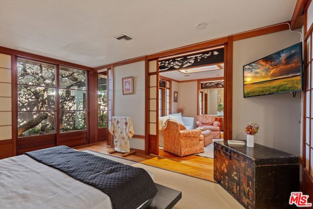 465 N Calle Rolph, Palm Springs CA: https://media.crmls.org/mediaz/de6d8a62-6929-4887-9447-90761d57de83.jpg