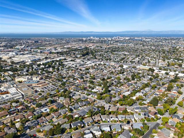 217 W 40th Avenue, San Mateo CA: https://media.crmls.org/mediaz/de6e17d1-db97-4a8d-beb0-bc5bec837b2a.jpg