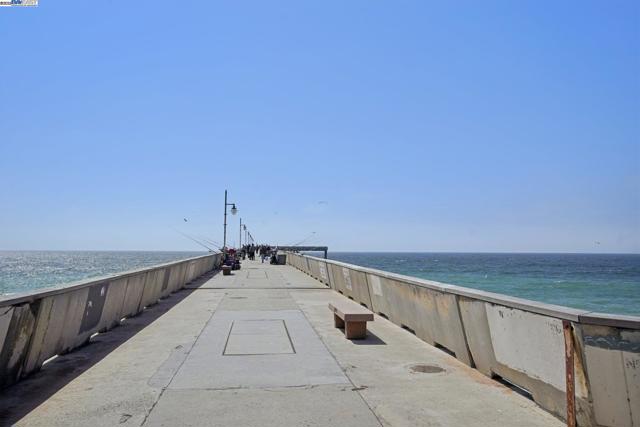 400 Paloma Ave, Pacifica CA: https://media.crmls.org/mediaz/de6e3e04-d2df-47da-9d68-1363ddf464b0.jpg