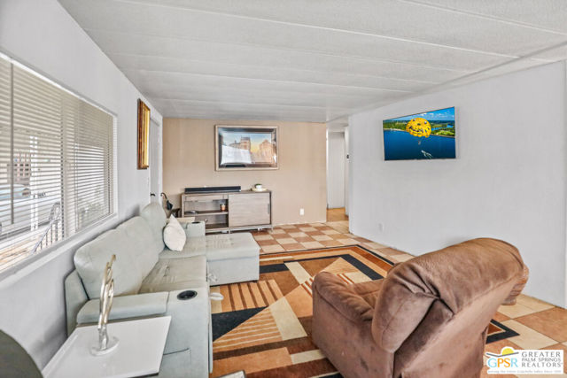 17555 Corkill Rd, Desert Hot Springs CA: https://media.crmls.org/mediaz/de6e59fd-2eff-4a6a-80a4-d671f0b9915f.jpg