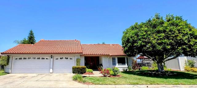 3829 Pinnacle Place, Escondido CA: https://media.crmls.org/mediaz/de6ef8b7-e6cc-486b-9a5e-6d86ad2505e0.jpg