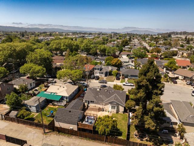 1418 Bradley Court, San Mateo CA: https://media.crmls.org/mediaz/de6fa045-b400-4dd1-a649-3fb9e17d350c.jpg