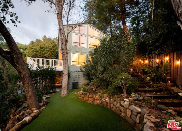 1771 Arteique Road, Topanga CA: https://media.crmls.org/mediaz/de6fb640-f165-4b0e-bca8-08b29b72acaf.jpg