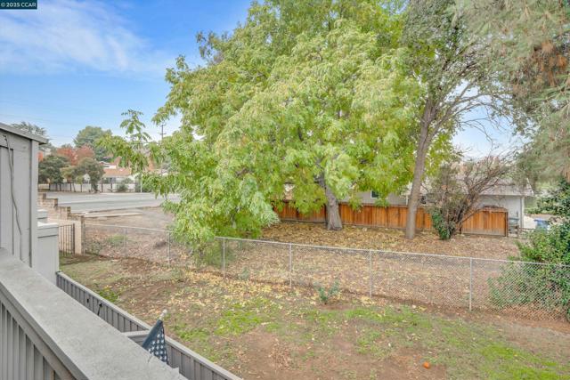 1120 Kenwal Rd, Concord CA: https://media.crmls.org/mediaz/de6fc682-f613-455b-b387-d042cd18acb3.jpg