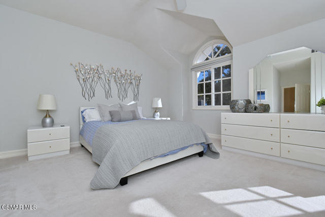 31775 Oak Ranch Court, Westlake Village CA: https://media.crmls.org/mediaz/de6fce69-5084-4845-b423-06c602b6a2cc.jpg