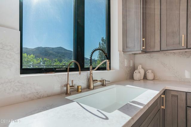 252 Capri Drive, Simi Valley CA: https://media.crmls.org/mediaz/de70d4dc-6060-44da-be55-209eaafe6311.jpg