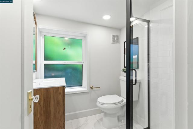 5020 Golden Gate Ave, Oakland CA: https://media.crmls.org/mediaz/de7188db-3173-4e8a-9fb8-8a2186f96ee3.jpg