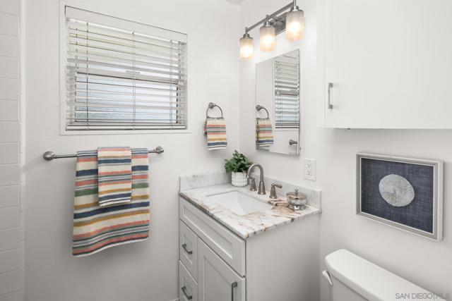 661 Balboa Avenue, Coronado CA: https://media.crmls.org/mediaz/de71bb83-0e64-48e0-8493-224f22bce7be.jpg