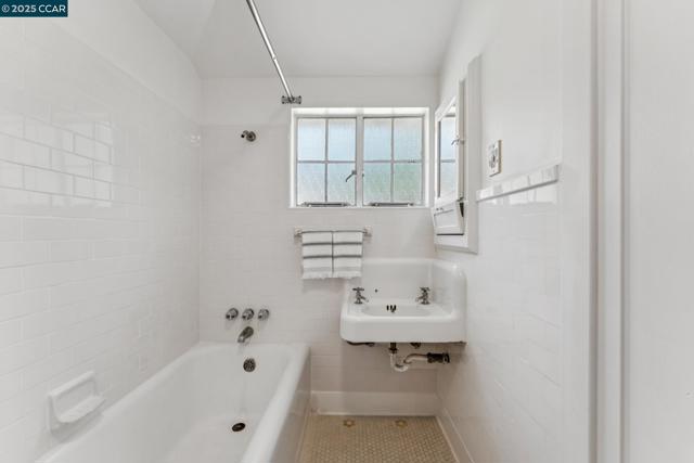 Image 36 of 48 For 2450 Hillside Ave
