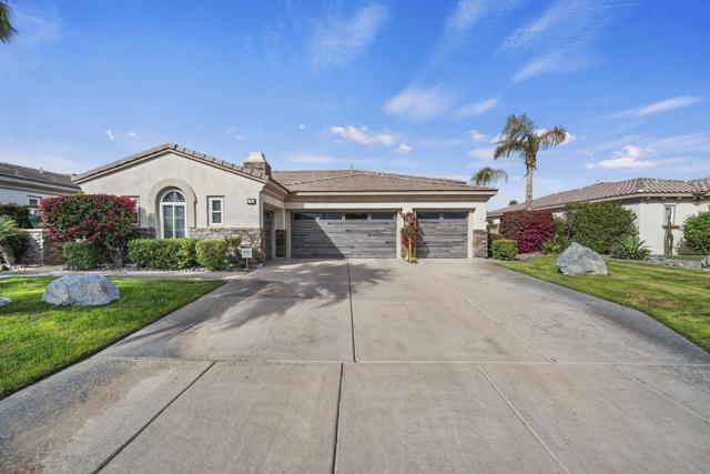 50 Toscana E Way, Rancho Mirage CA: https://media.crmls.org/mediaz/de720848-343d-422d-86c4-e4fe6c2c1827.jpg