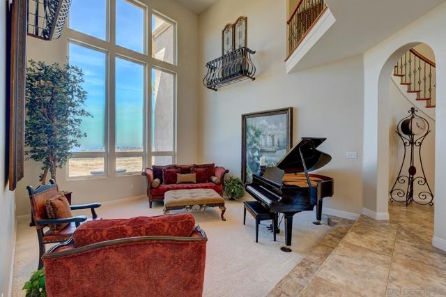 16677 Falcon Heights Rd, Ramona CA: https://media.crmls.org/mediaz/de721aa9-56a2-496d-babe-52a832837115.jpg