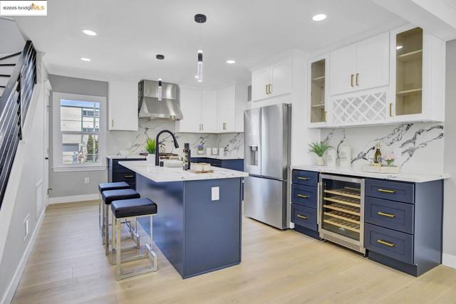 812 Foothill Blvd, Oakland CA: https://media.crmls.org/mediaz/de7284ae-7f46-4e87-8f99-bfd908ffe42b.jpg