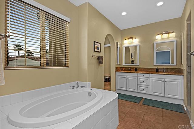 Detail Gallery Image 21 of 43 For 13518 Moonflower Meadows Trail, San Diego,  CA 92130 - 3 Beds | 2/1 Baths