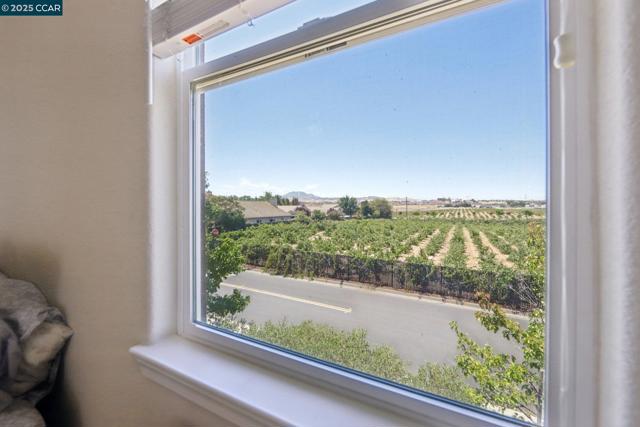 1610 Coventry Dr, Oakley CA: https://media.crmls.org/mediaz/de72b068-a77b-47d9-b917-200388a9b9a1.jpg